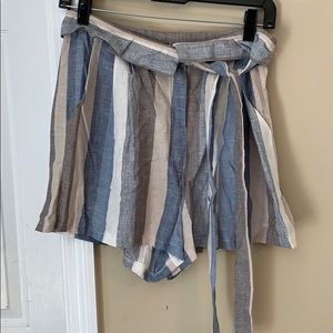 NWOT Italian paper bag style shorts - trendy